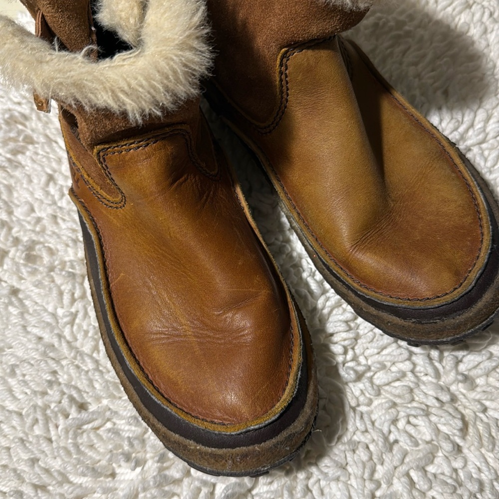 Women Merrill brown round toe ankle boots Sz 6.5 a little discoloration